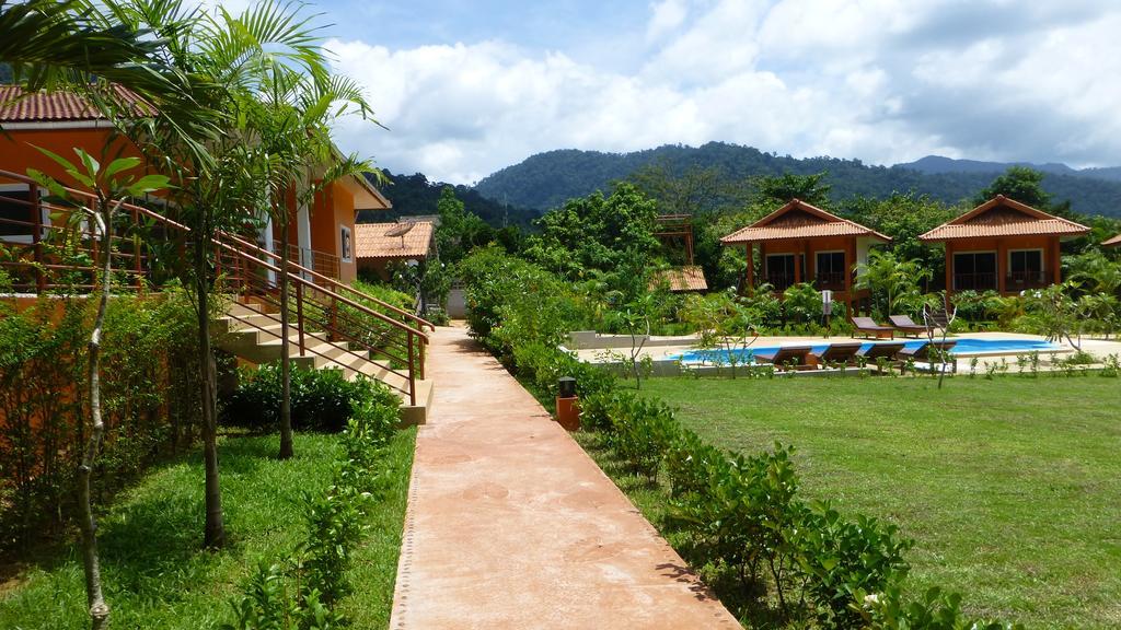 Khao Sok Jasmine Garden Resort - Sha Certified Khao Sok National Park Luaran gambar