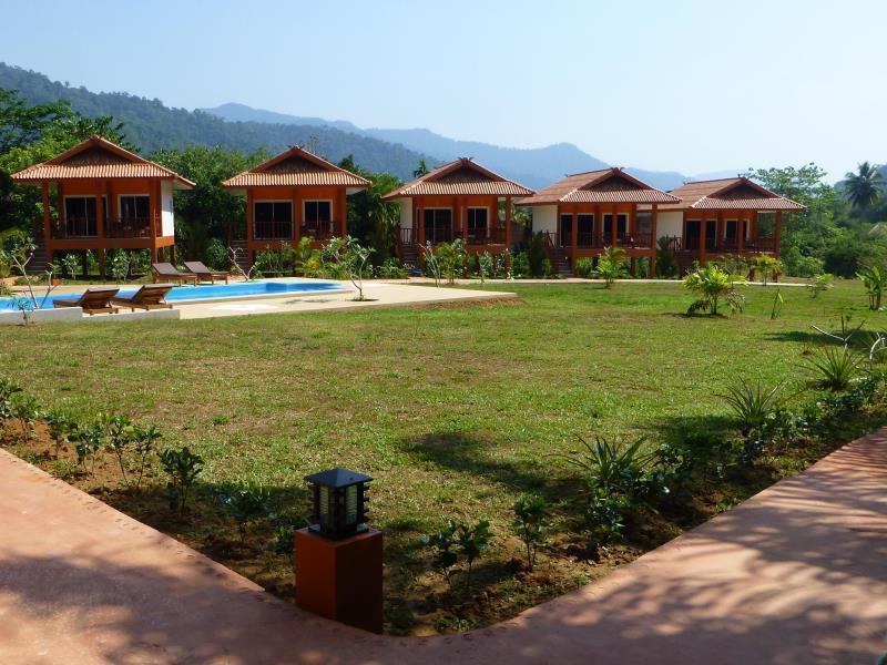 Khao Sok Jasmine Garden Resort - Sha Certified Khao Sok National Park Luaran gambar